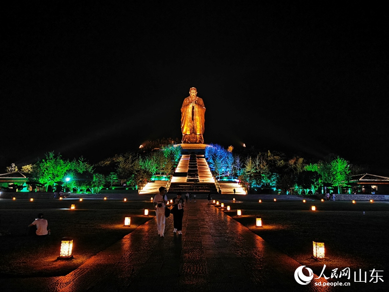 尼山圣境夜景。人民网记者 栗翘楚摄