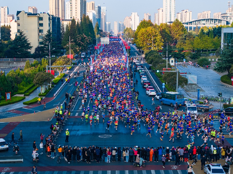 2023年日照马拉松现场。日照市委宣传部供图