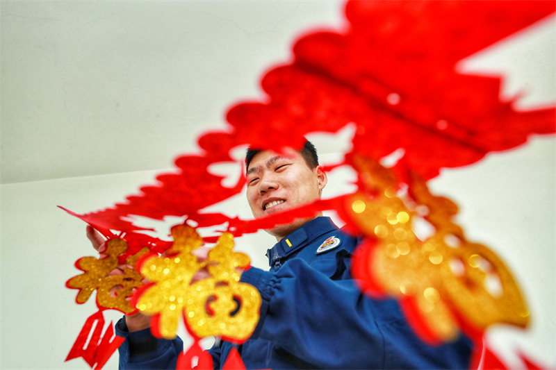 《春节》尹岩 