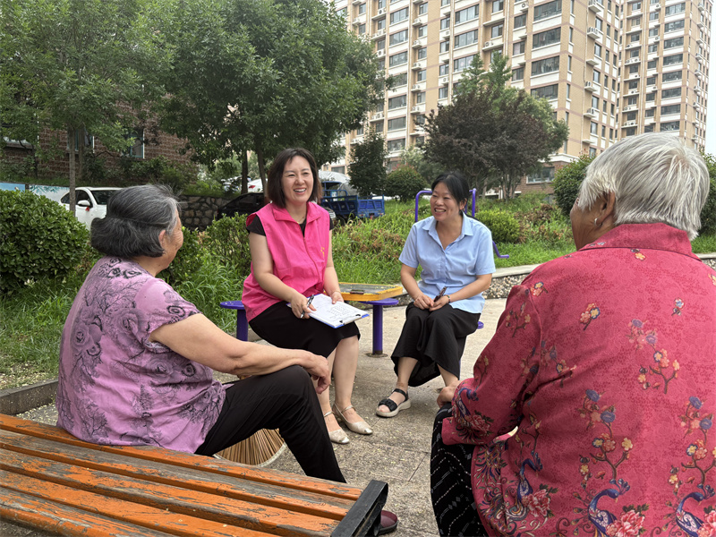 執委入社區跟居民交流