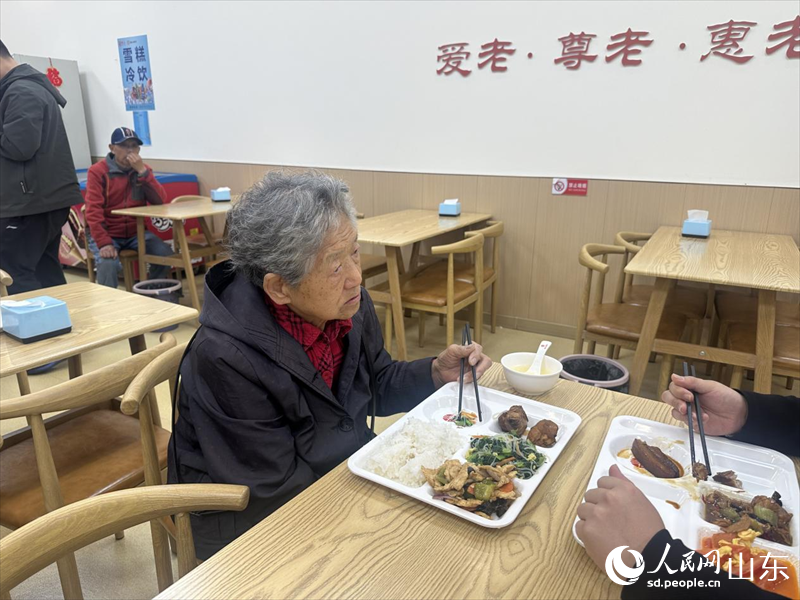 孫阿姨是助老食堂的常客。人民網記者 劉穎婕攝