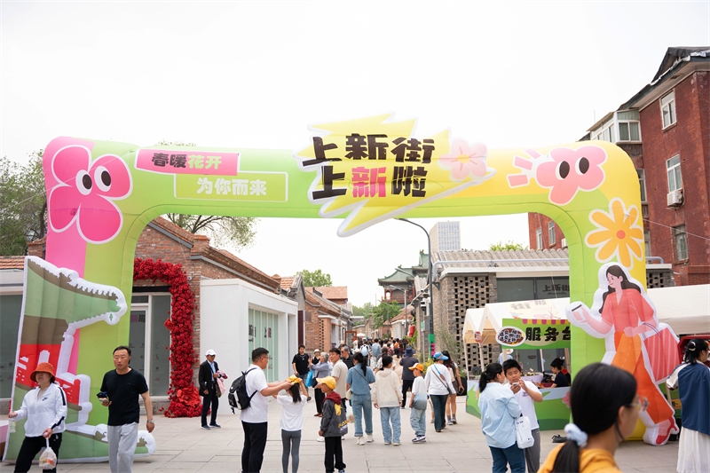 五一期间上新街游人如织。市中区委宣传部供图