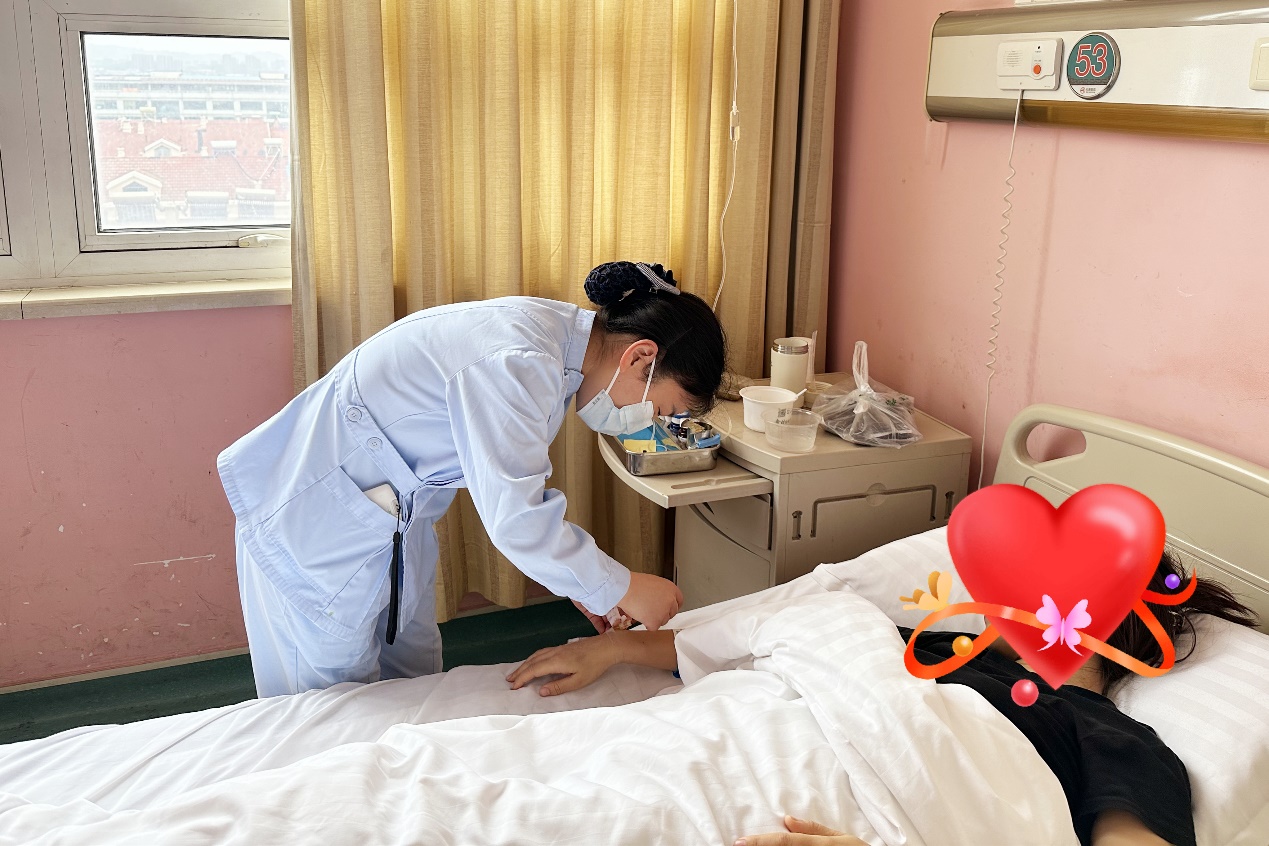工作中的温晓雯。