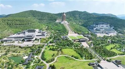 尼山讲堂外景。