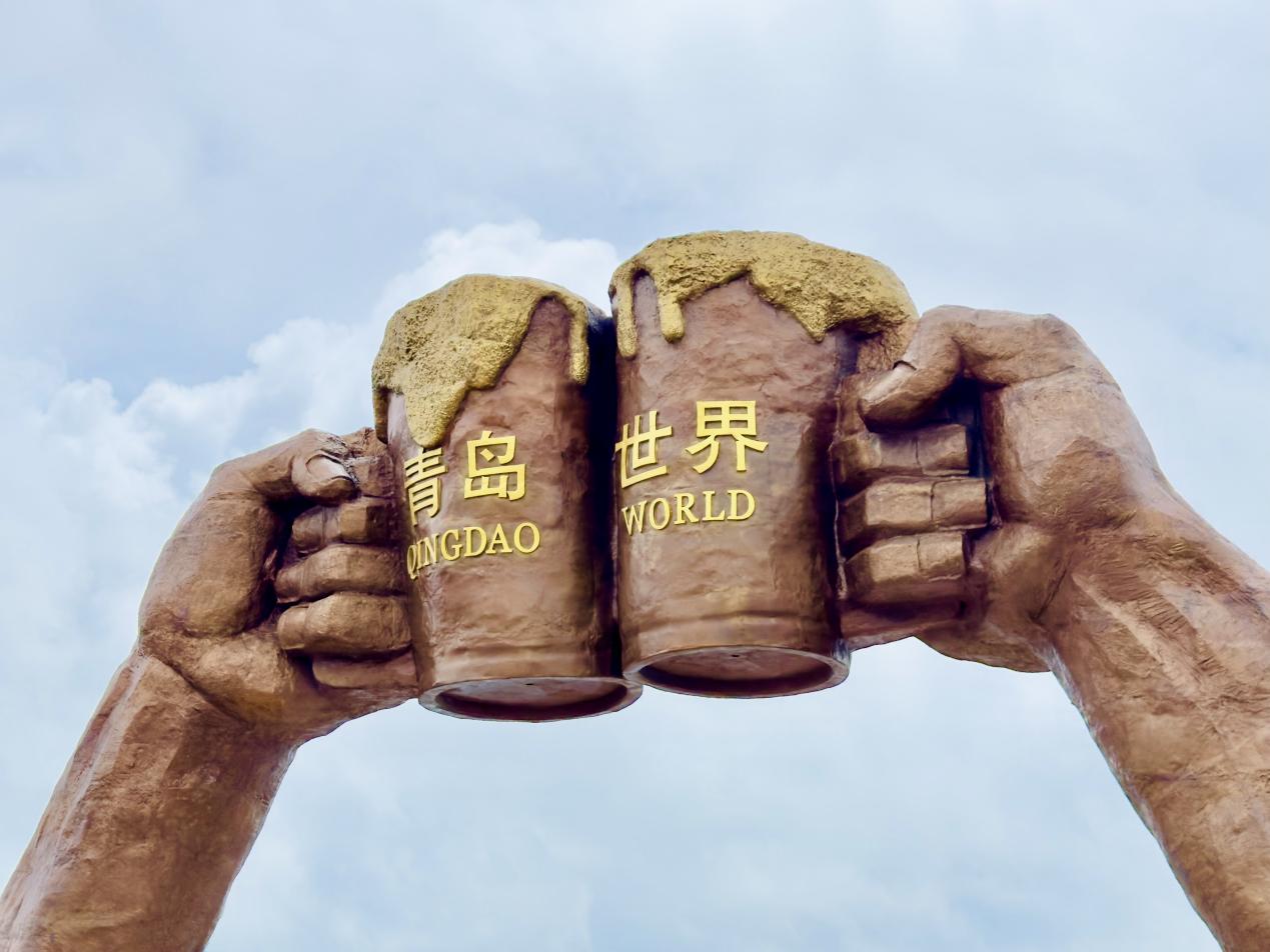 西海岸独具特色的标志性雕塑。人民网 庄润泽摄