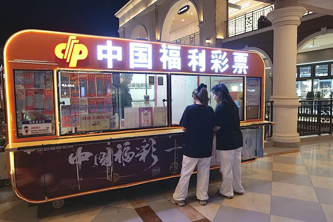 首创奥特莱斯“公益立方”