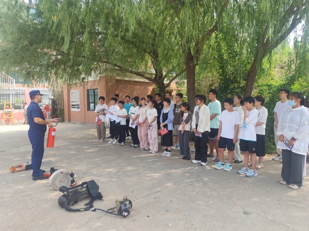 高新大队开展宣传活动