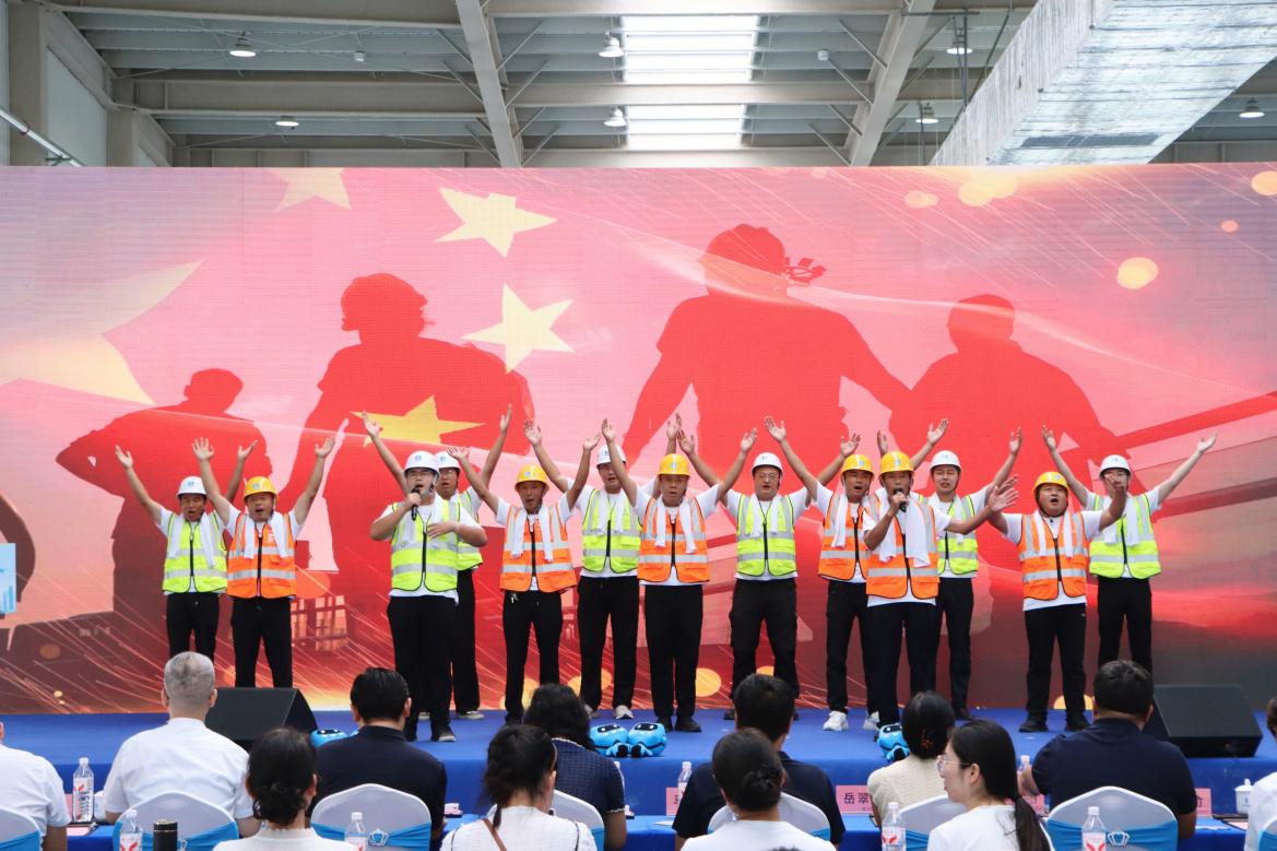 产业工人合唱《咱们工人有力量》
