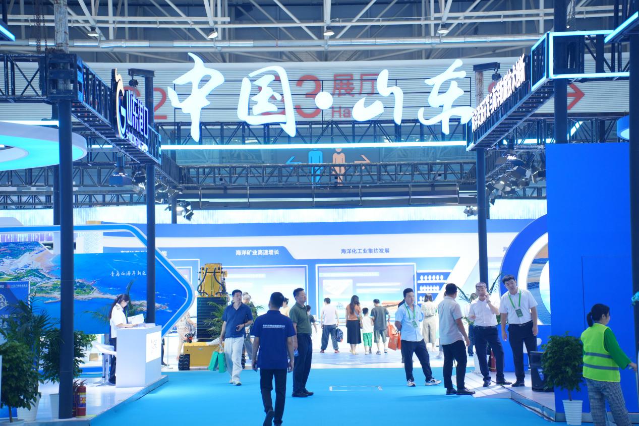 海洋发展成果展区。 青岛西海岸新区媒体中心供图