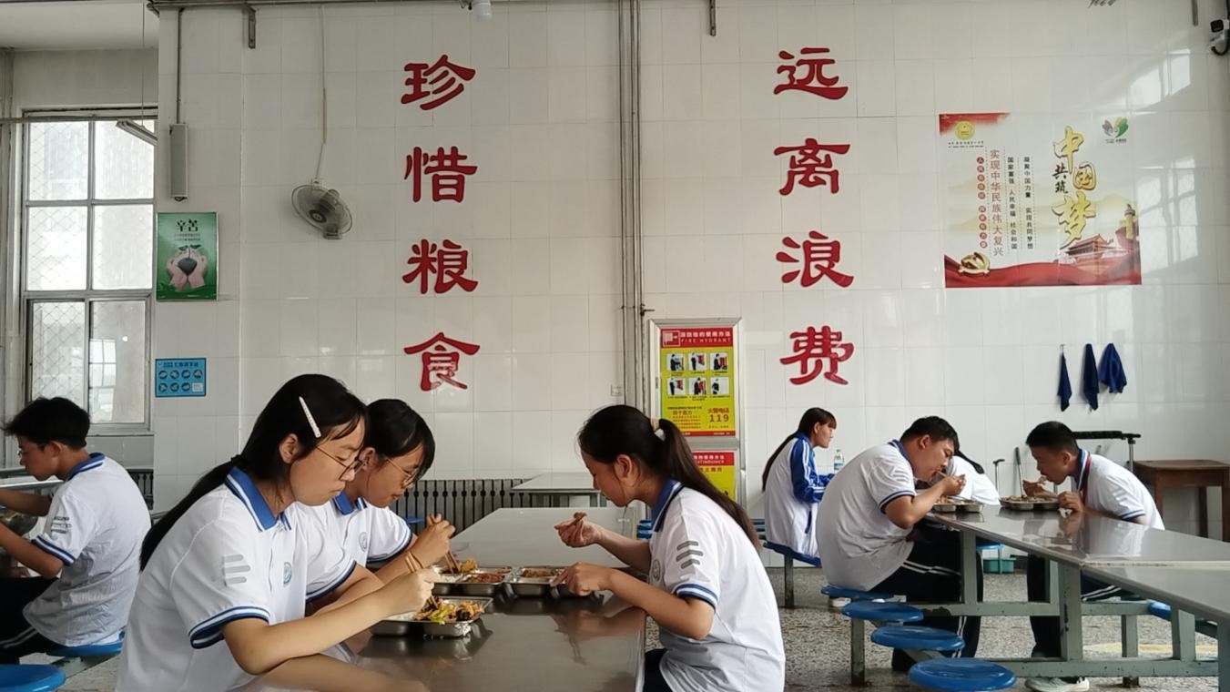 学校食堂开展光盘行动。济阳区粮食和物资储备中心供图