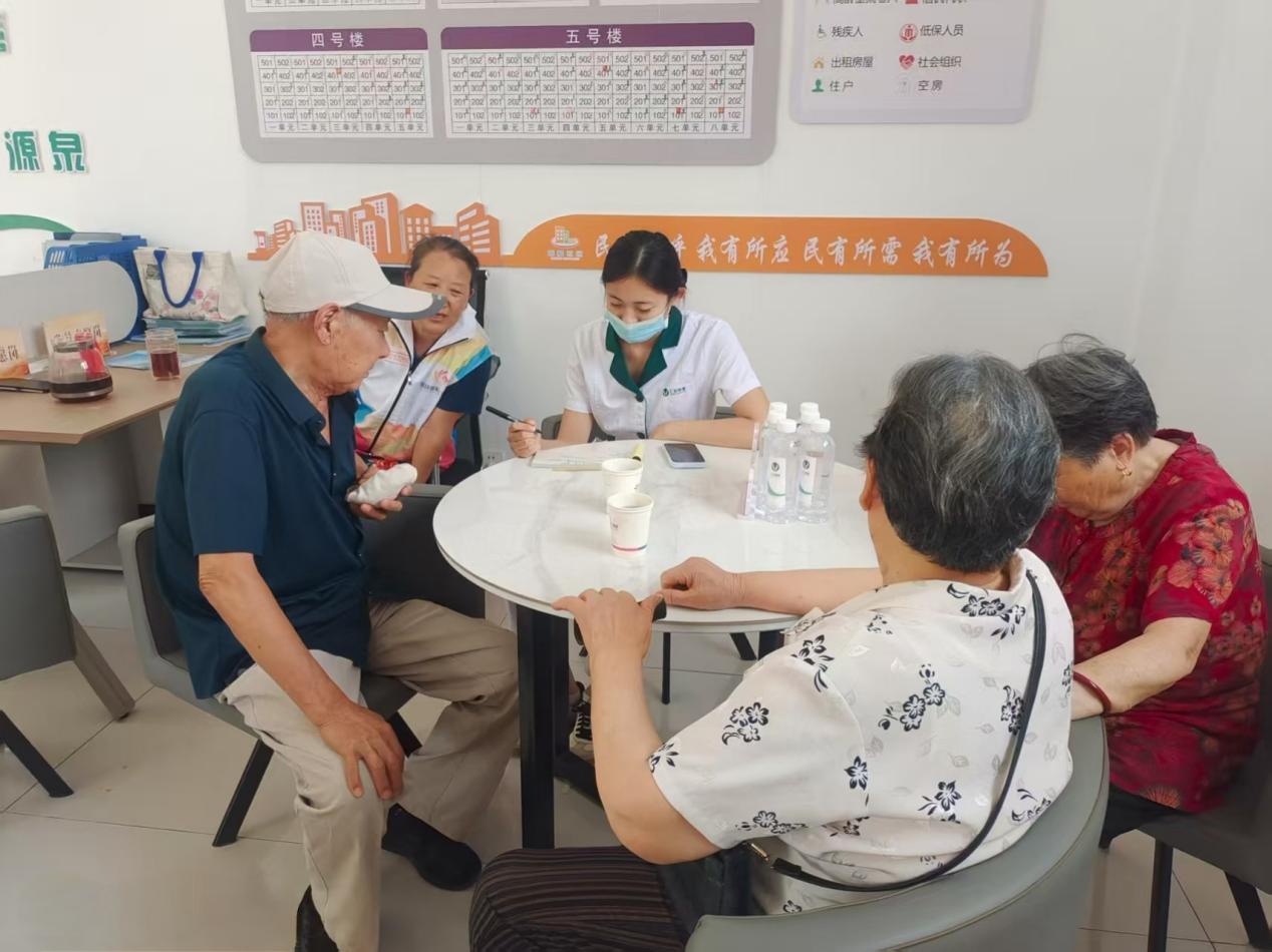 “医管家”成了小区老人们最信赖的依靠。莒县融媒体中心供图