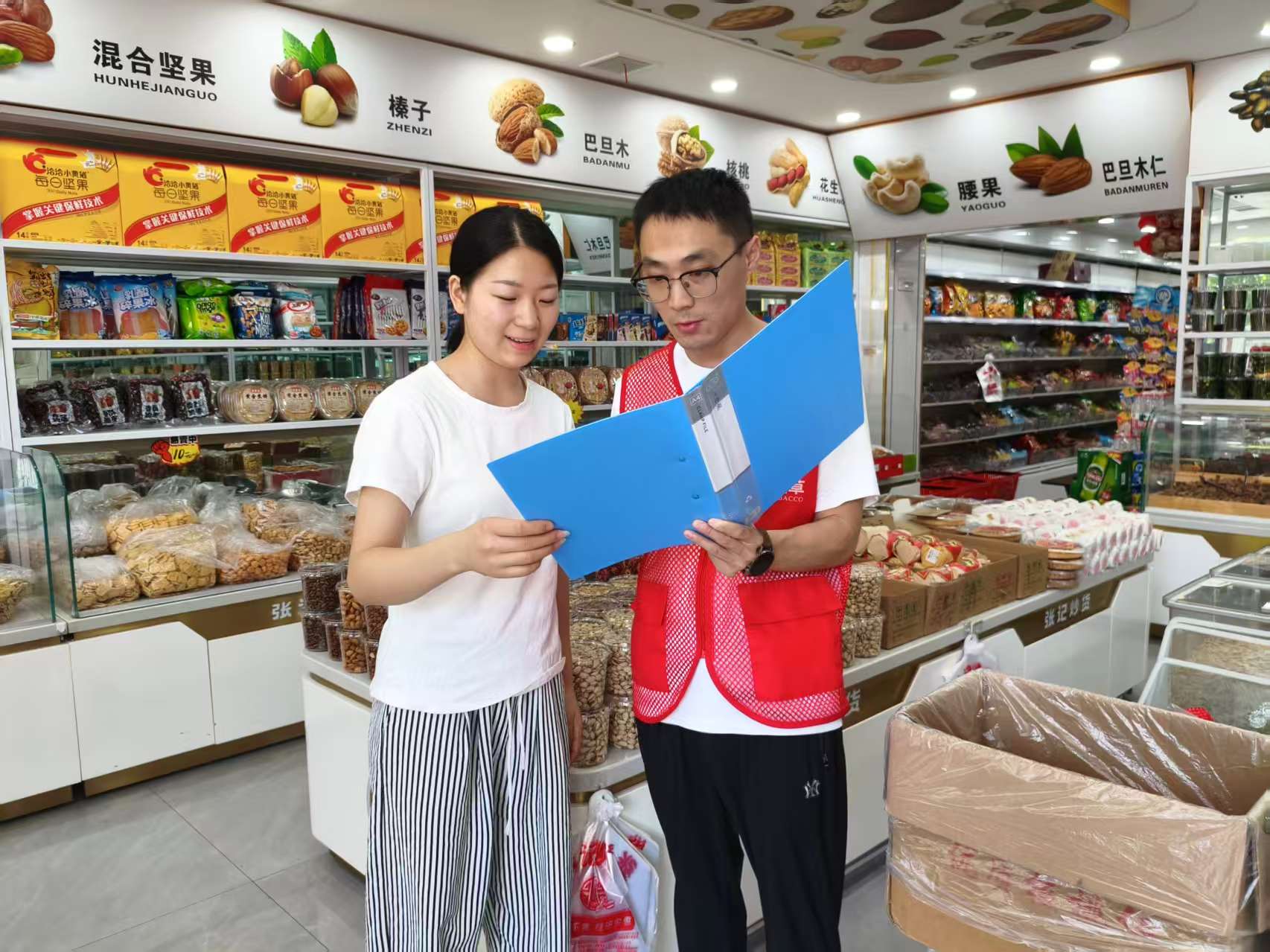 潍坊昌邑:小坚果“炒”热大商场 潍坊昌邑:小坚果“炒”热大商场