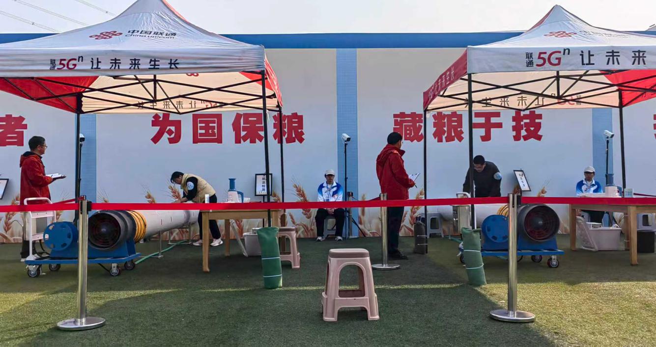 鲁粮集团张瑞迪、青岛国信李佳洋在粮油保管职工组竞赛现场