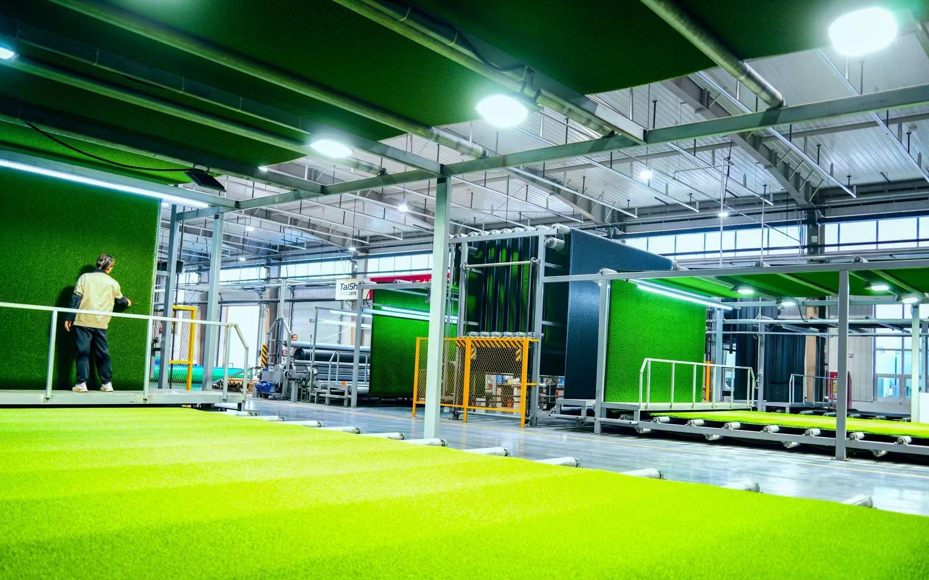 山东乐陵：人造草坪出口忙