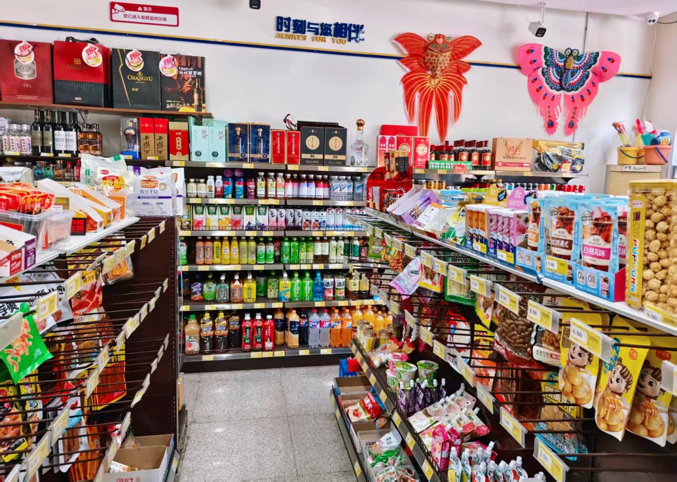 升级改造后的商店内景