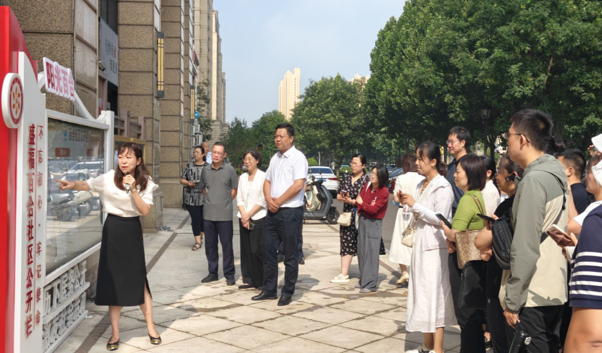 组织全区居务公开现场会