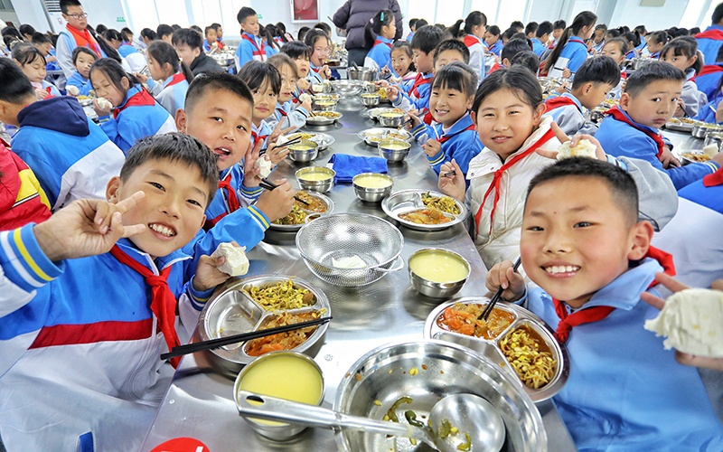 一顿免费午餐，温暖623名黄河滩区娃