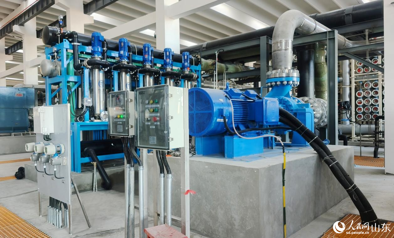 反滲透膜設備，去掉海水中的鹽分。人民網記者 宋翠攝