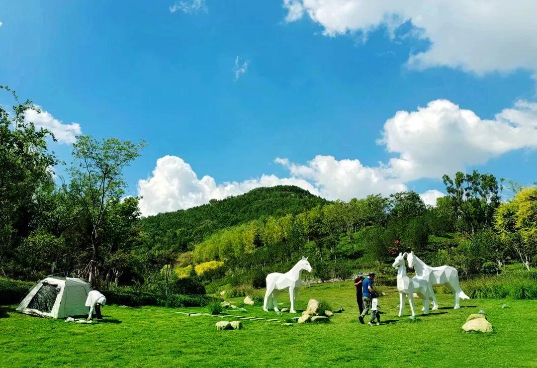 历下区茂岭山公园白马雕塑共享绿地
