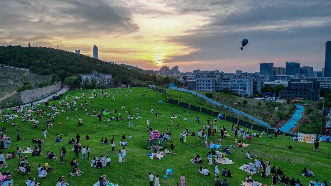 高新区科创金融公园阁老山大草坪