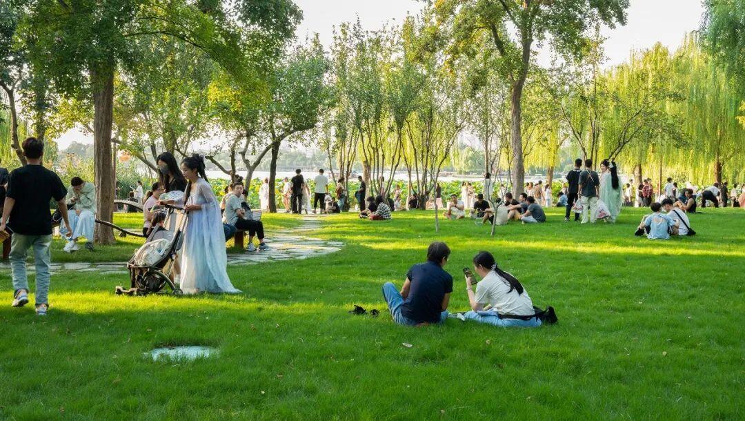 大明湖南门共享绿地