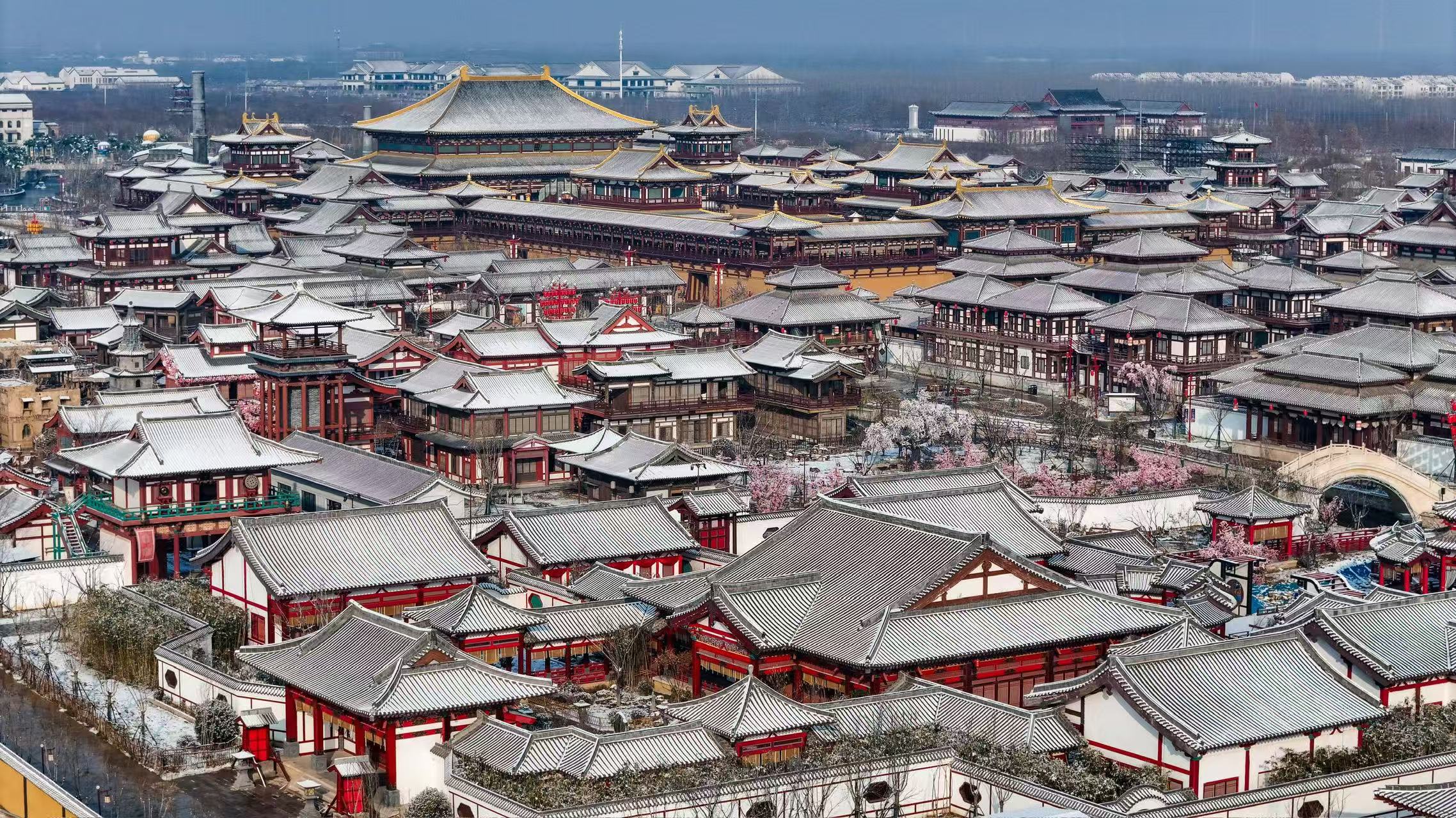 落雪后的山东省乐陵影视城银装素裹