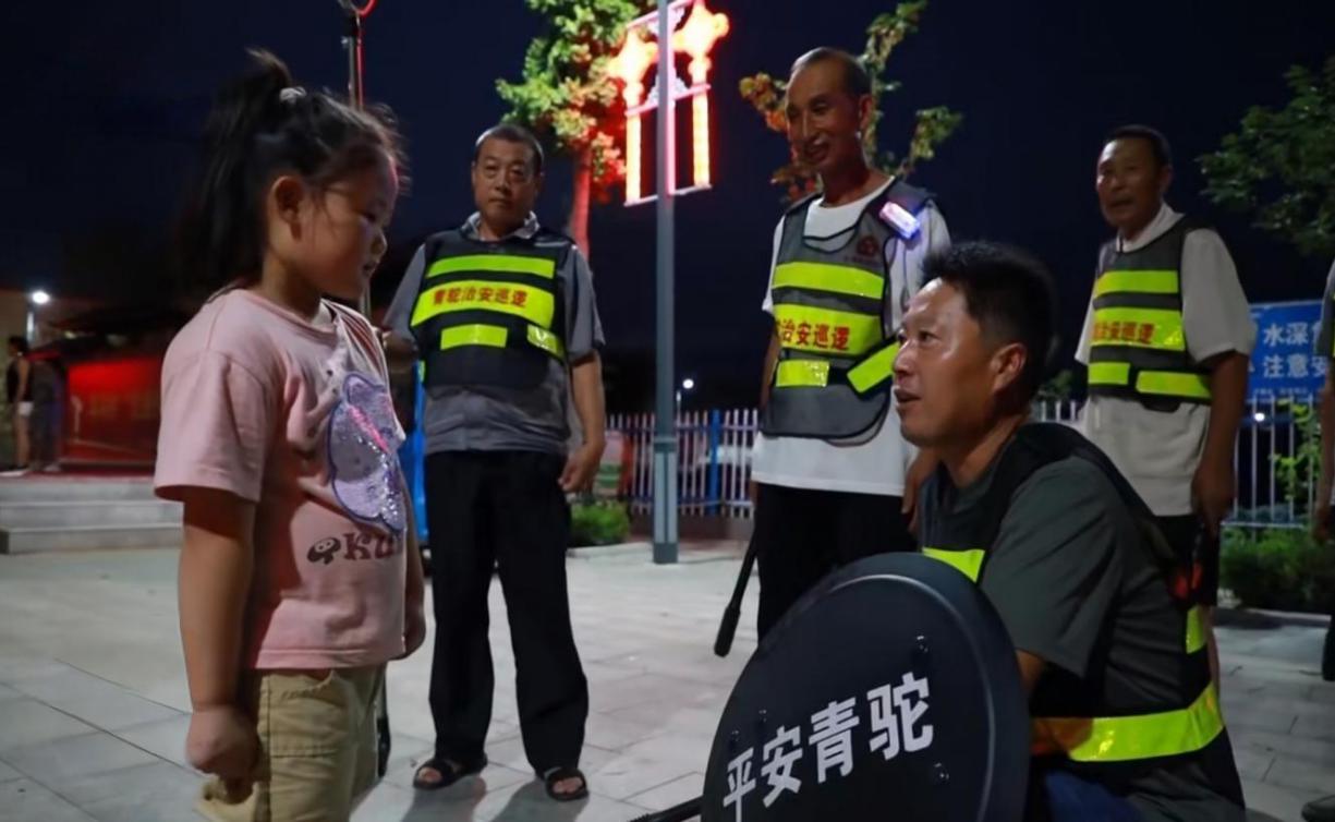 2025年8月，青駝鎮平安聯防隊巡邏