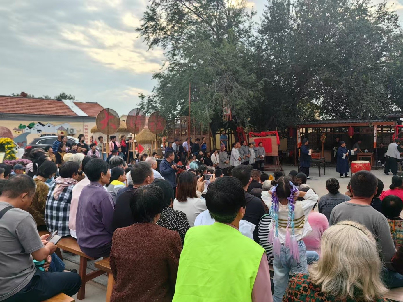 村民自編自導自演鄉村情景劇《大河謠》