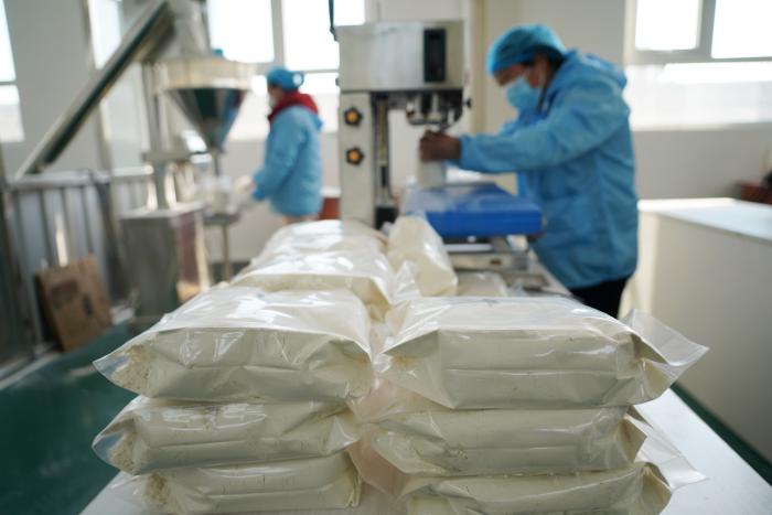 1��12�գ���ɽ��ʡ������������ש���������������������������ڷ�װ��ۡ�