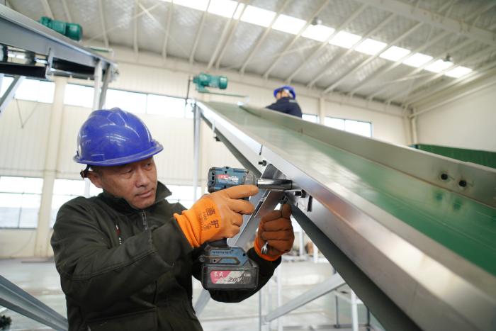 1��12�գ���ɽ��ʡ������������ש�����Ṥ���조�����������������ڼ��������Ļ����豸���ù���ͨ���̻��������Ժ�䣬����󹲽�ƽ̨�����뻷����ҵ��פ��������ſھ�ҵ��ʵ�ִ塢����������Ӯ��