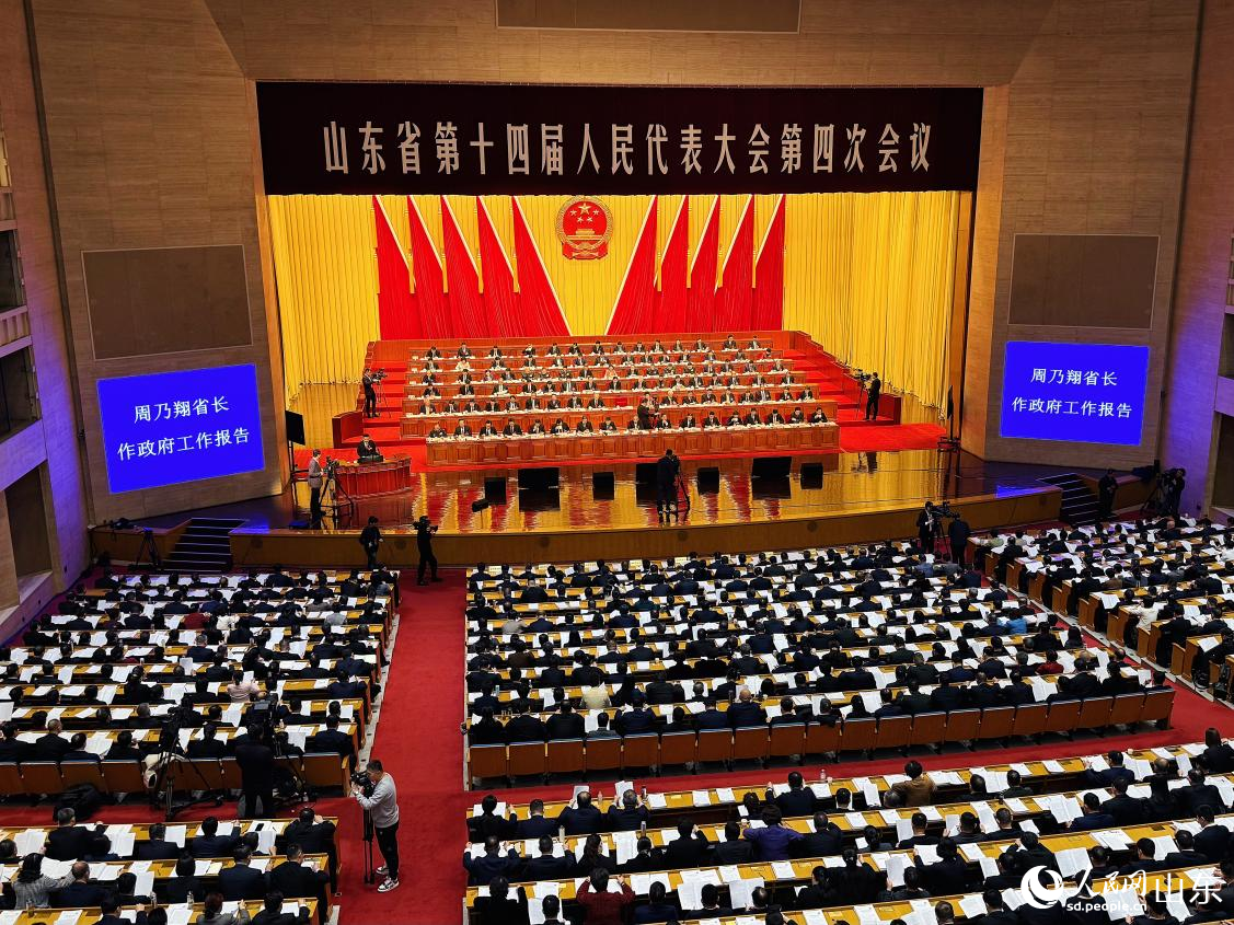 山東省十四屆人大四次會議開幕。人民網 李子悅攝