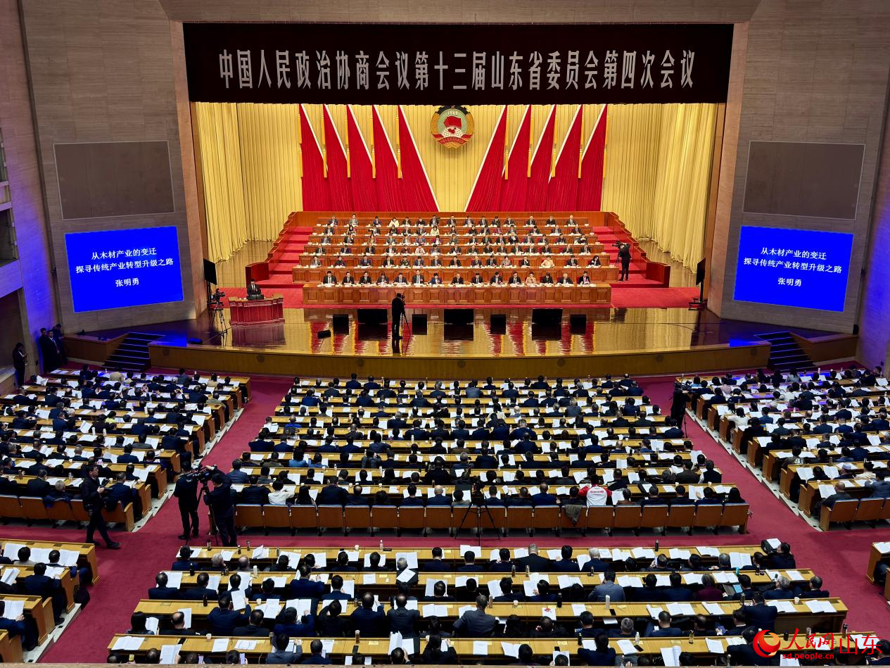 大会发言现场。人民网 郑昕桥摄