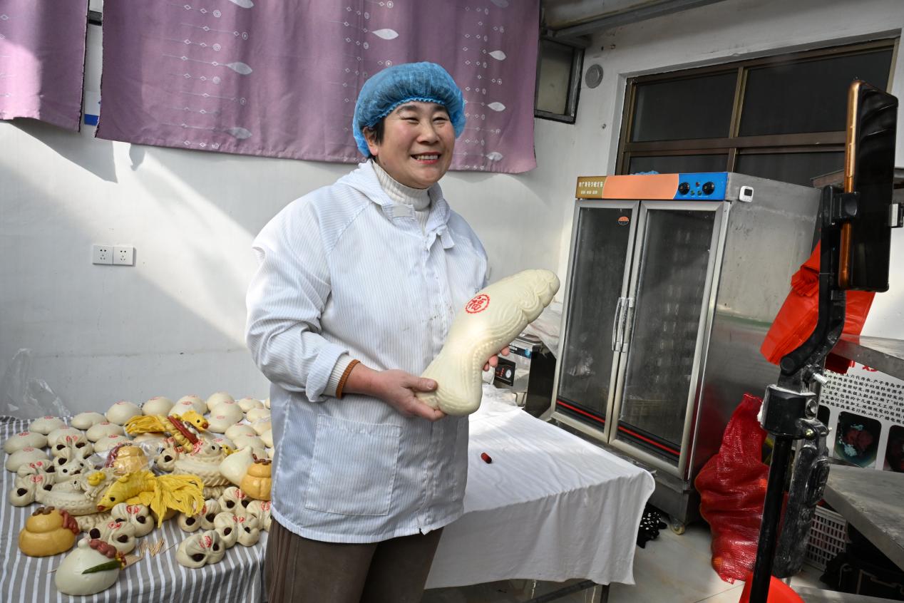 刘妙芝在直播售卖花馍。青岛市即墨区委宣传部供图