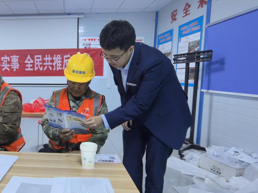 中國銀行日照分行為務工人員送上“返鄉平安禮”