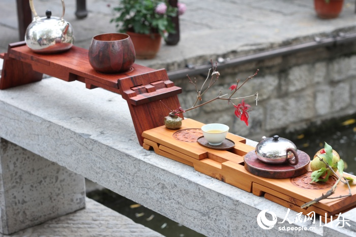 乔一兵制作的鲁班枕。人民网 陈秋童摄