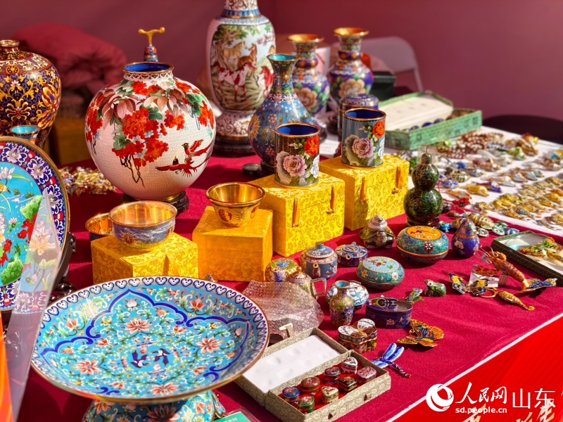 天津景泰藍流光溢彩。人民網記者 劉穎婕攝