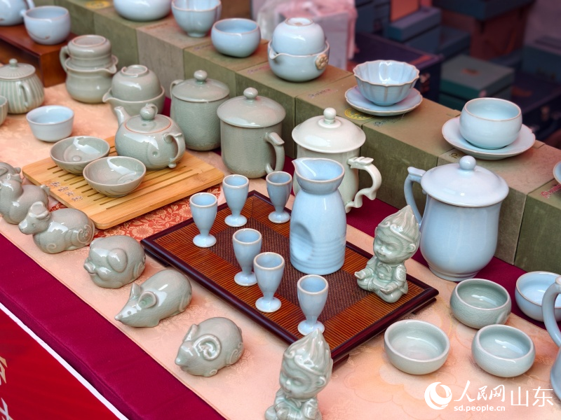河南汝瓷“似玉非玉而勝玉”。人民網記者 劉穎婕攝