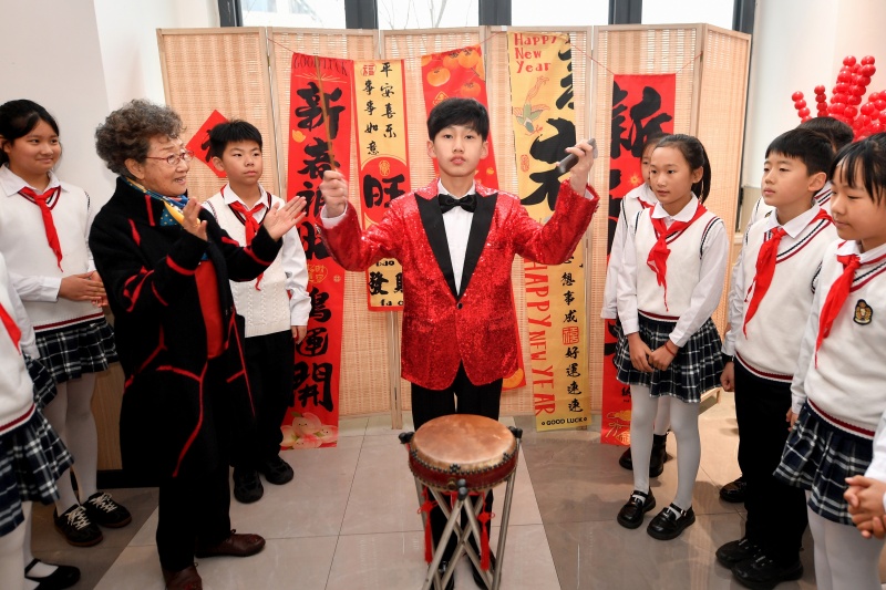 一名學生在表演膠東大鼓。王海濱攝