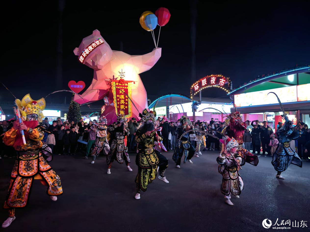 英歌舞者舞姿剛勁有力。張洋攝