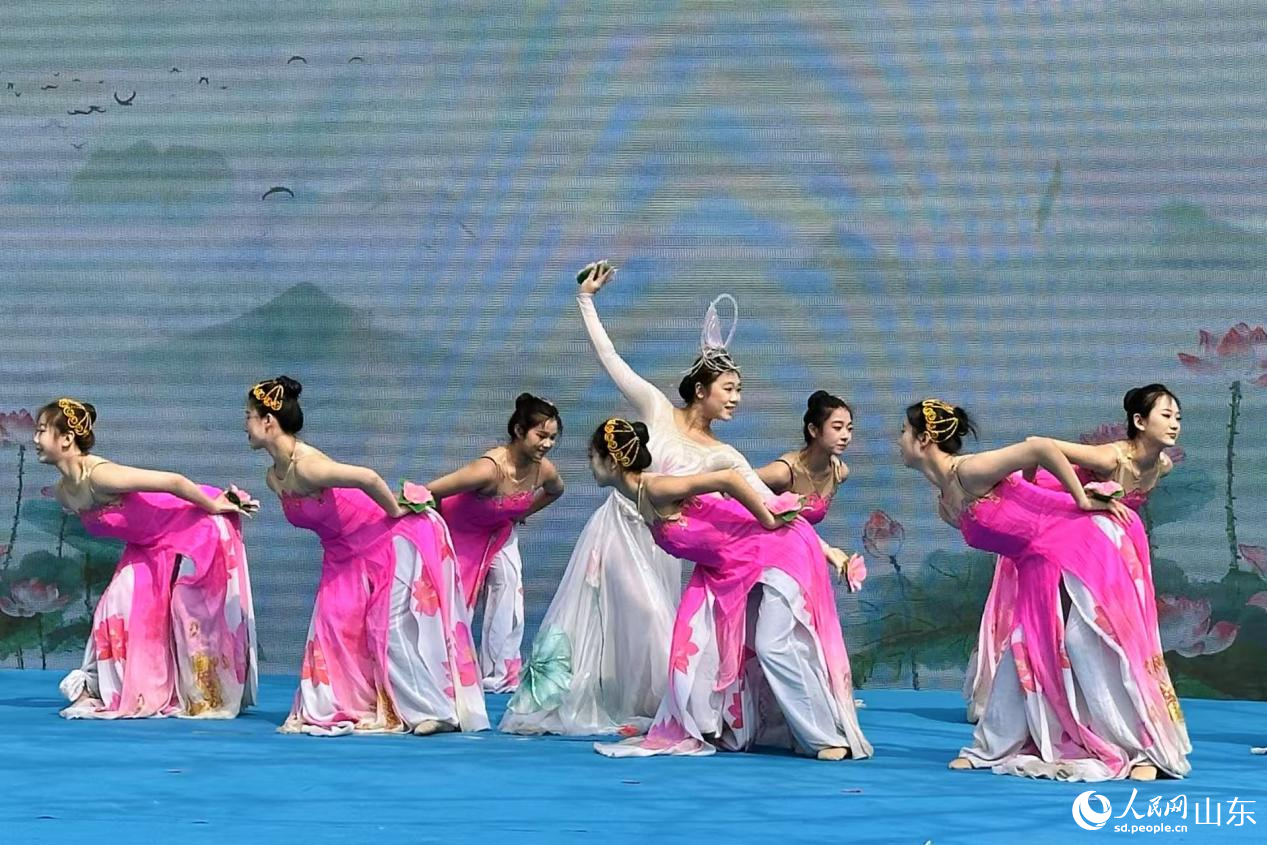 启动仪式现场表演。人民网记者 乔姝摄