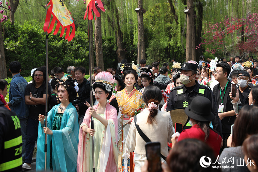 ���Ŵ�ͳ���ε�Ѳ�ζ�������ƮƮ�����д������ϣ������ɽɫ��ӳ��Ȥ������������ ������