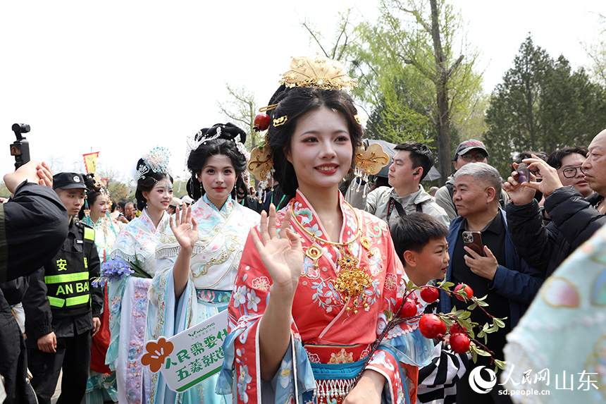 &ldquo;ʮ������&rdquo;�ֳֻ�֦���������ѣ������ӹŵ仭�����߳��Ĵ���ʹ�ߡ����������� ������