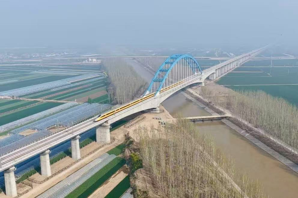 京港高铁（雄商段）山东段联调联试逐级提速测试正式开始。马星魁摄