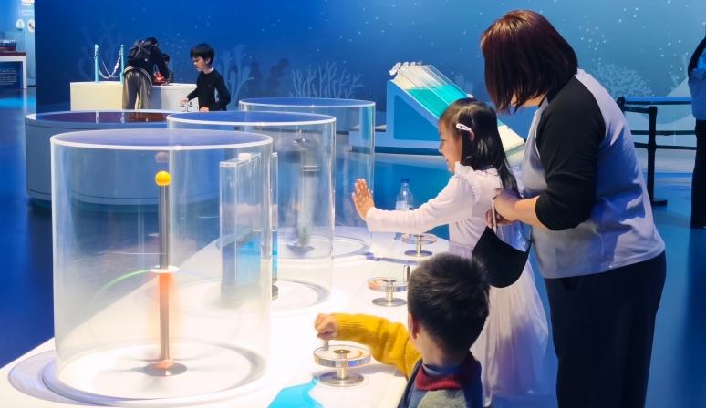 山东青岛：探秘海洋科技 点亮少年科学梦