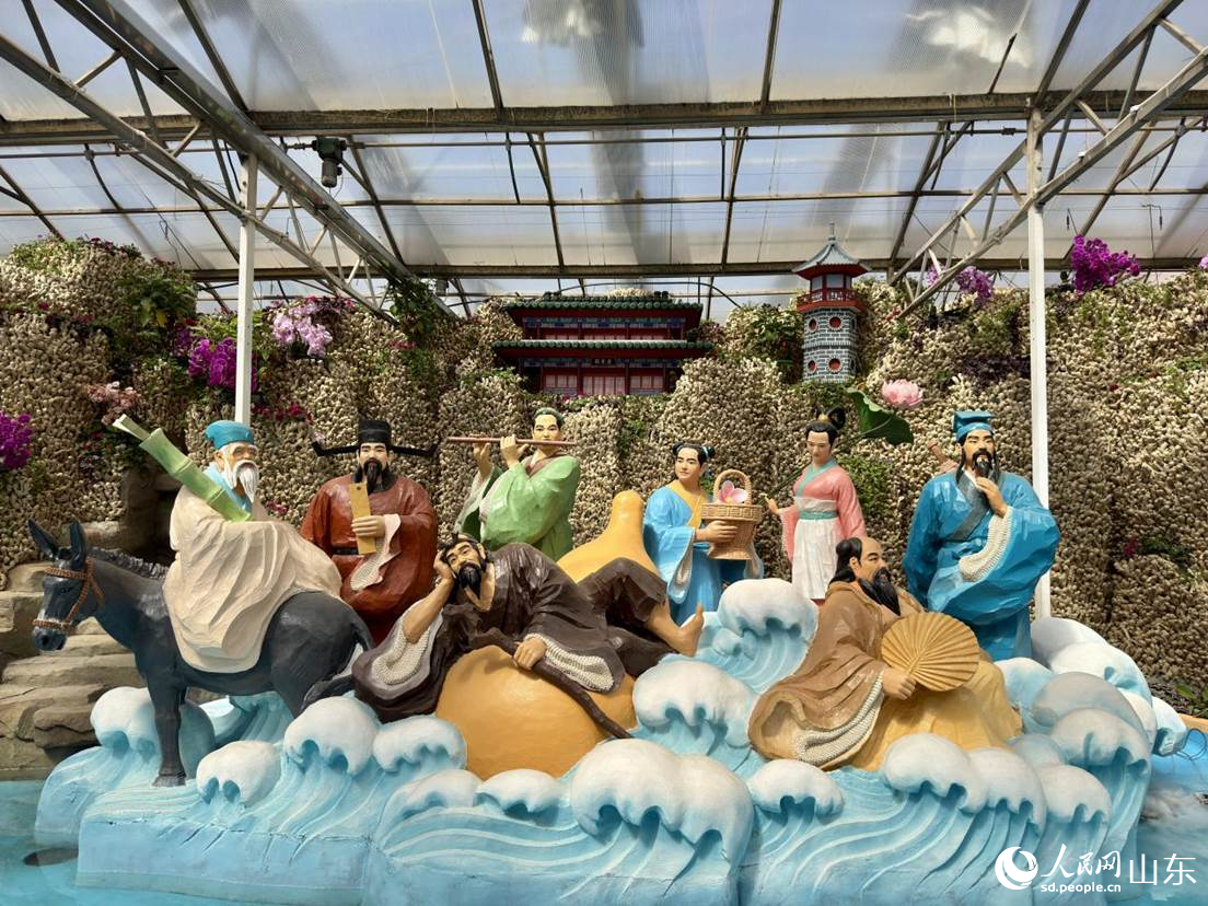 以“姜山”为背景的八仙过海景观。人民网 庄润泽摄