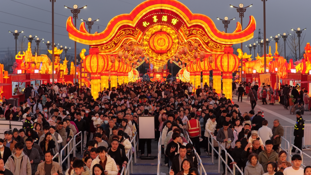 淄博花燈齊彩城內花燈綻放。 淄博市文化和旅游局供圖