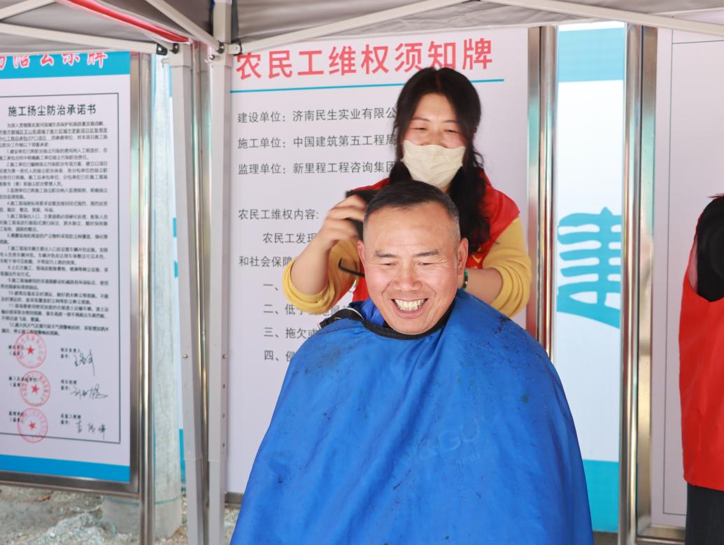 为产业工人理发