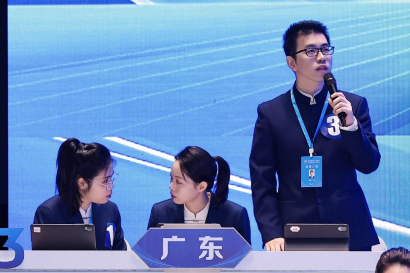 广东代表队选手王琦答题