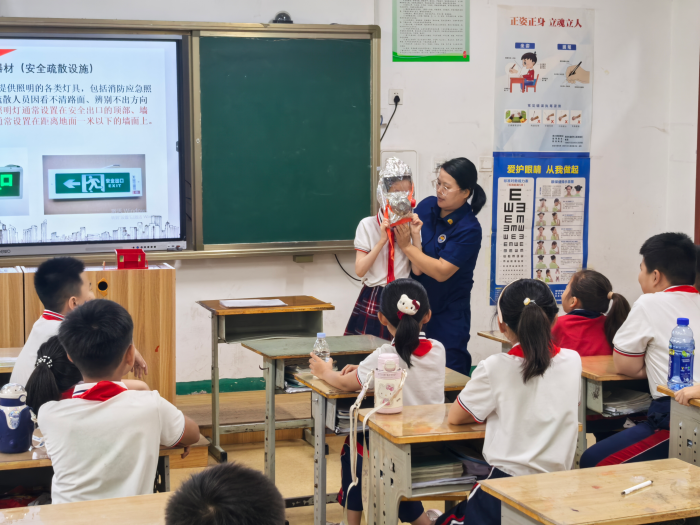 山東濰坊:暑假前“最后一課”學消防!把安全“裝進”假期行囊(图1)