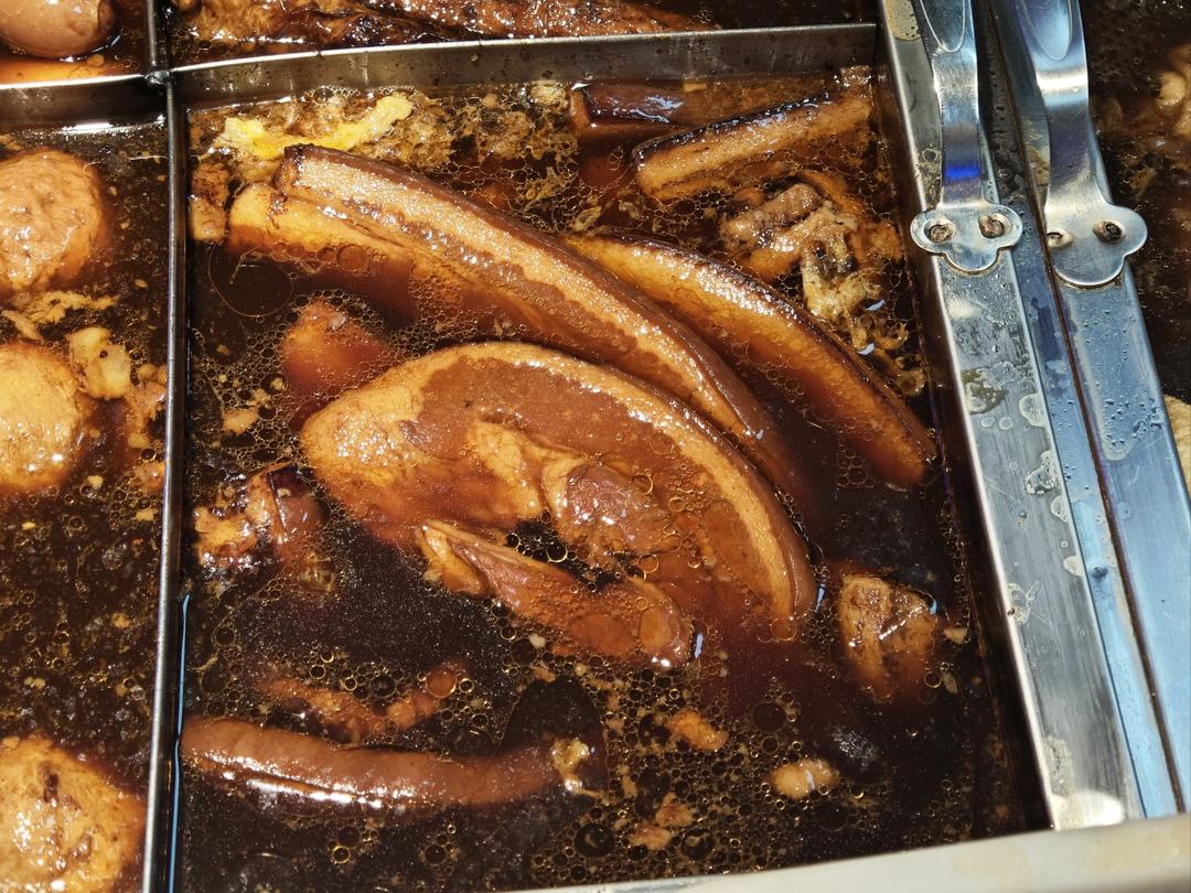 圖為濟南餐飲地攤售賣的把子肉